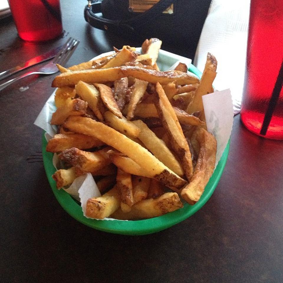 Food, Cuisine, Fried food, Tableware, Deep frying, Dish, French fries, Cooking, Fast food, Plate, 