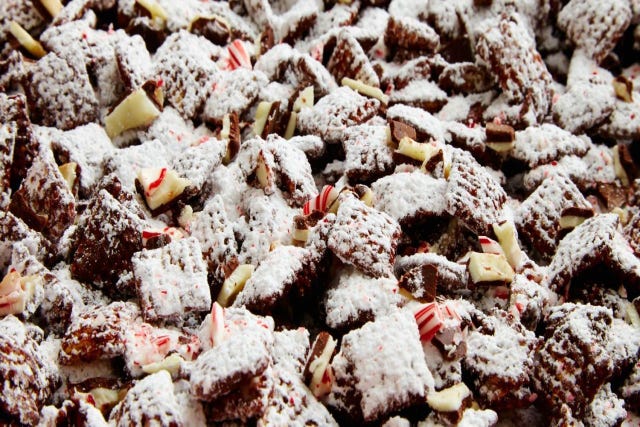 Peppermint Bark Reindeer Chow peppermint bark reindeer chow