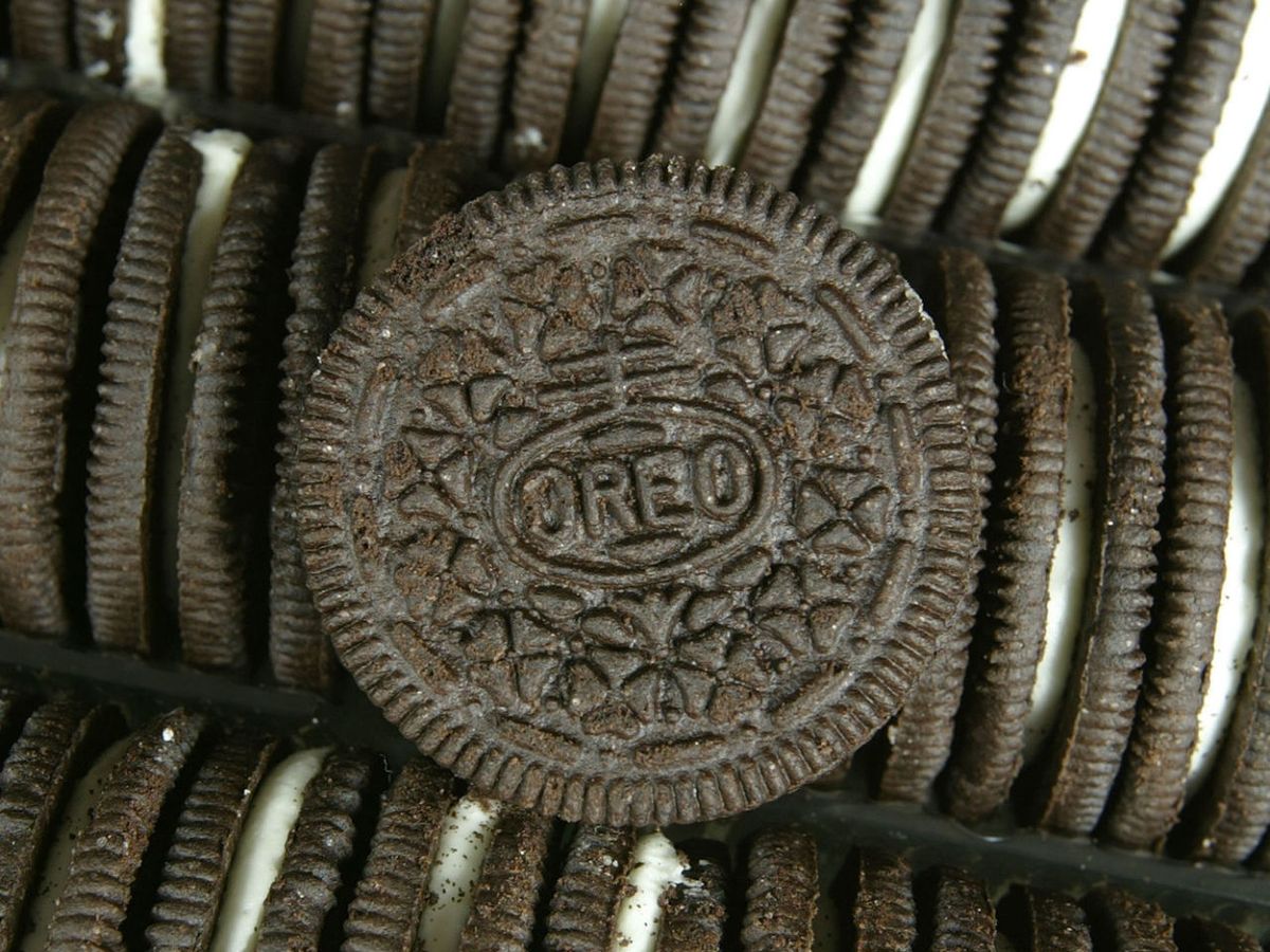 https://hips.hearstapps.com/del.h-cdn.co/assets/16/42/1280x960/sd-aspect-1476887776-oreo-cookies.jpg?resize=1200:*