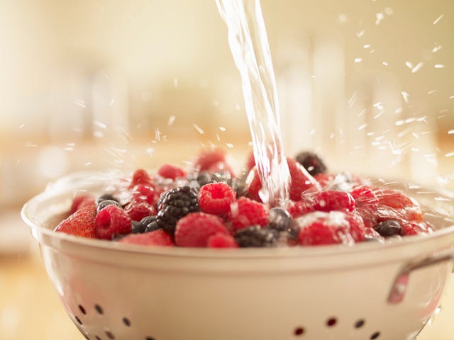 Food, Ingredient, Fruit, Produce, Berry, Tableware, Bowl, Frutti di bosco, Cuisine, Bilberry, 