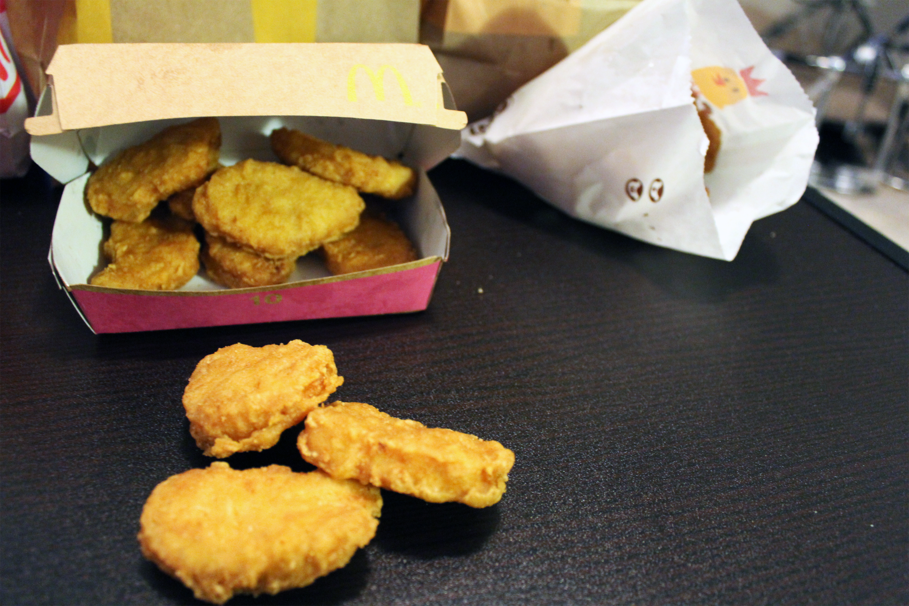 Food, Finger food, Yellow, Cuisine, Fried food, Dish, Fast food, Deep frying, Ingredient, Cooking, 
