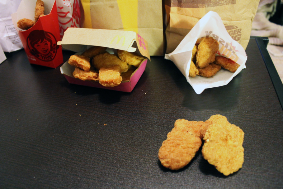 Food, Finger food, Cuisine, Dish, Take-out food, Fried food, Tableware, Plate, Fast food, Recipe, 