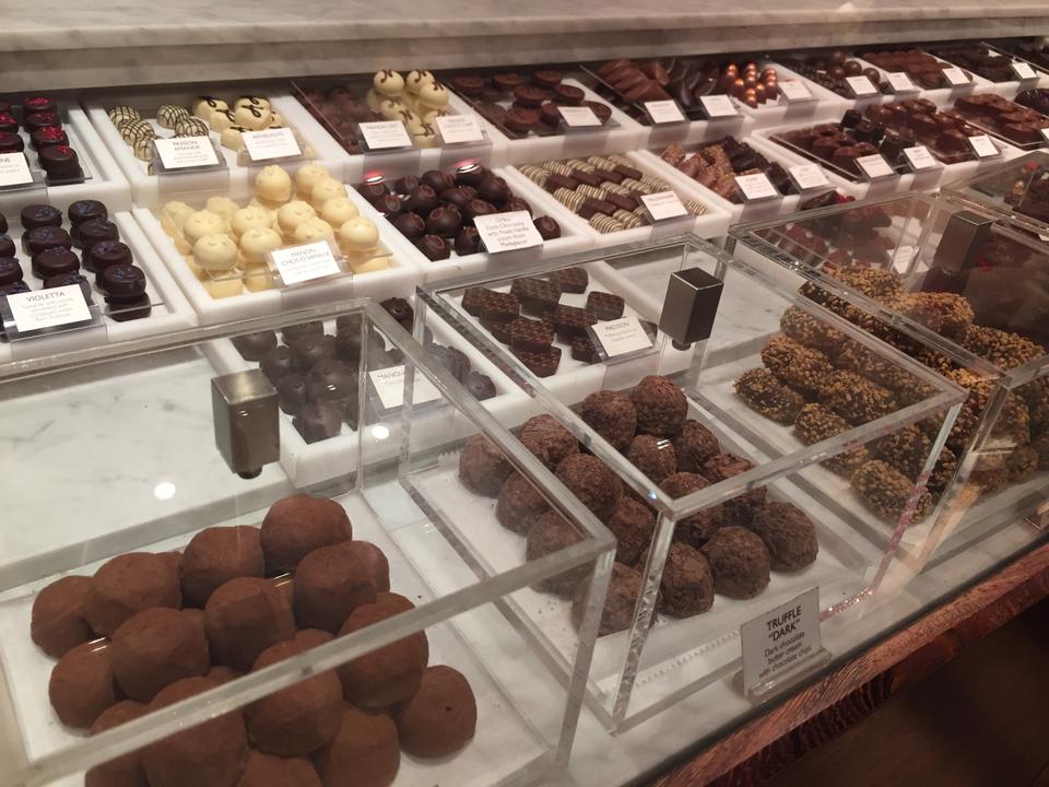Food, Cuisine, Sweetness, Dessert, Confectionery, Finger food, Chocolate, Ingredient, Recipe, Bakery, 