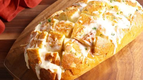 Cooking Cheesy Garlic Pull Apart Bread Video - How to Cheesy Garlic ...