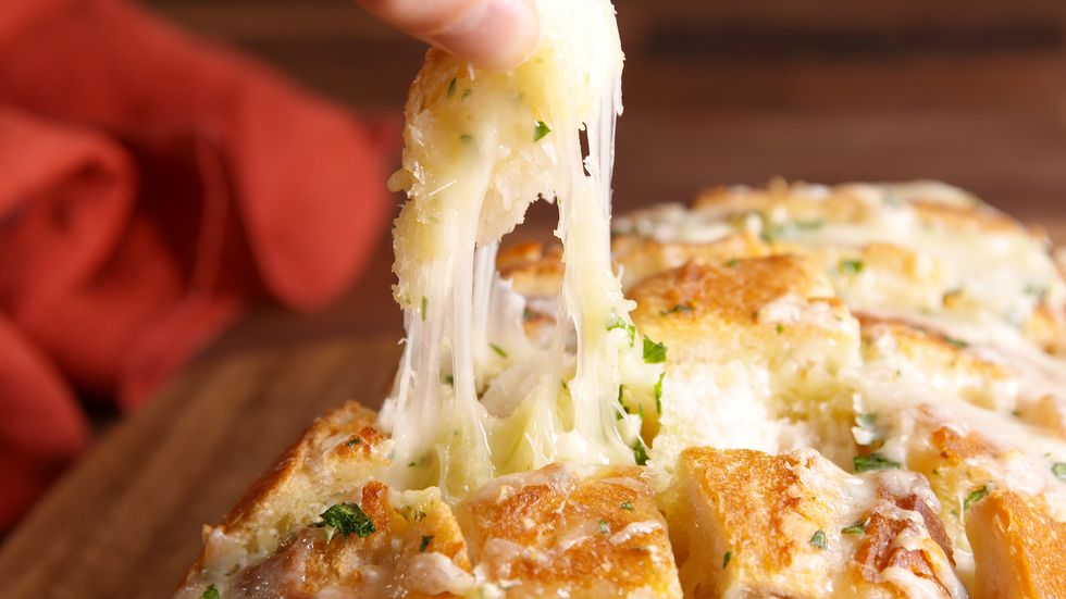 Cooking Cheesy Garlic Pull Apart Bread Video - How to Cheesy Garlic ...