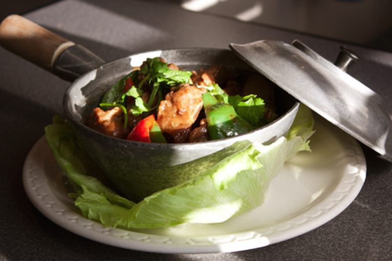 Food, Dishware, Ingredient, Leaf vegetable, Cuisine, Tableware, Recipe, Serveware, Dish, Plate, 