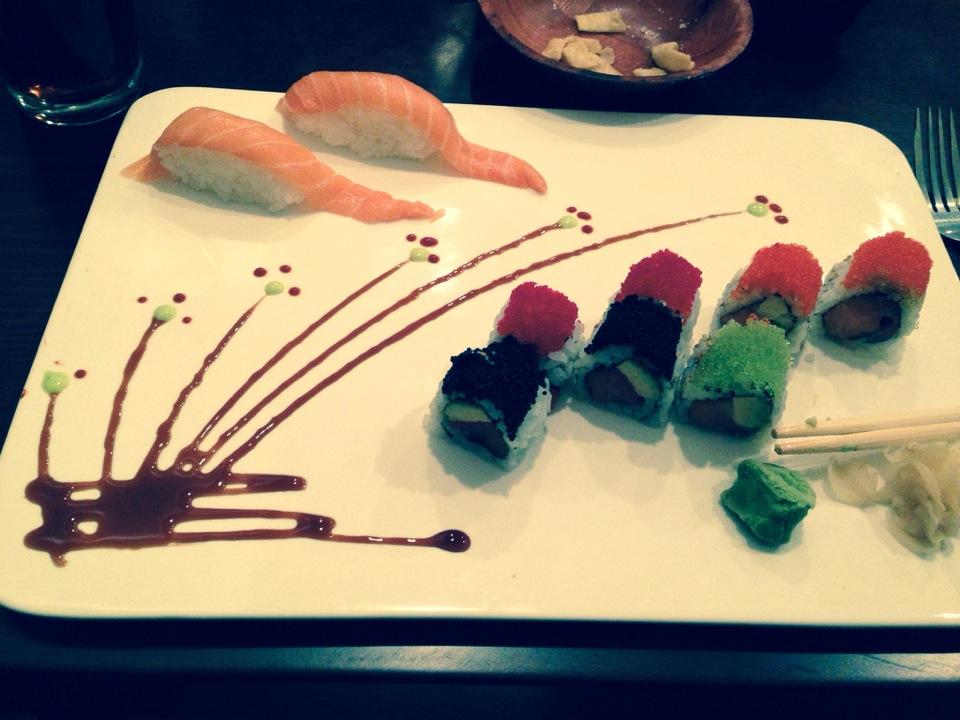 Dishware, Food, Cuisine, Ingredient, Plate, Culinary art, Tableware, Garnish, Dish, Serveware, 