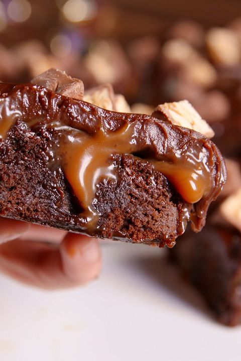 Best Snickers Poke Brownie Recipe How To Make Snickers Poke Brownie Delish Com