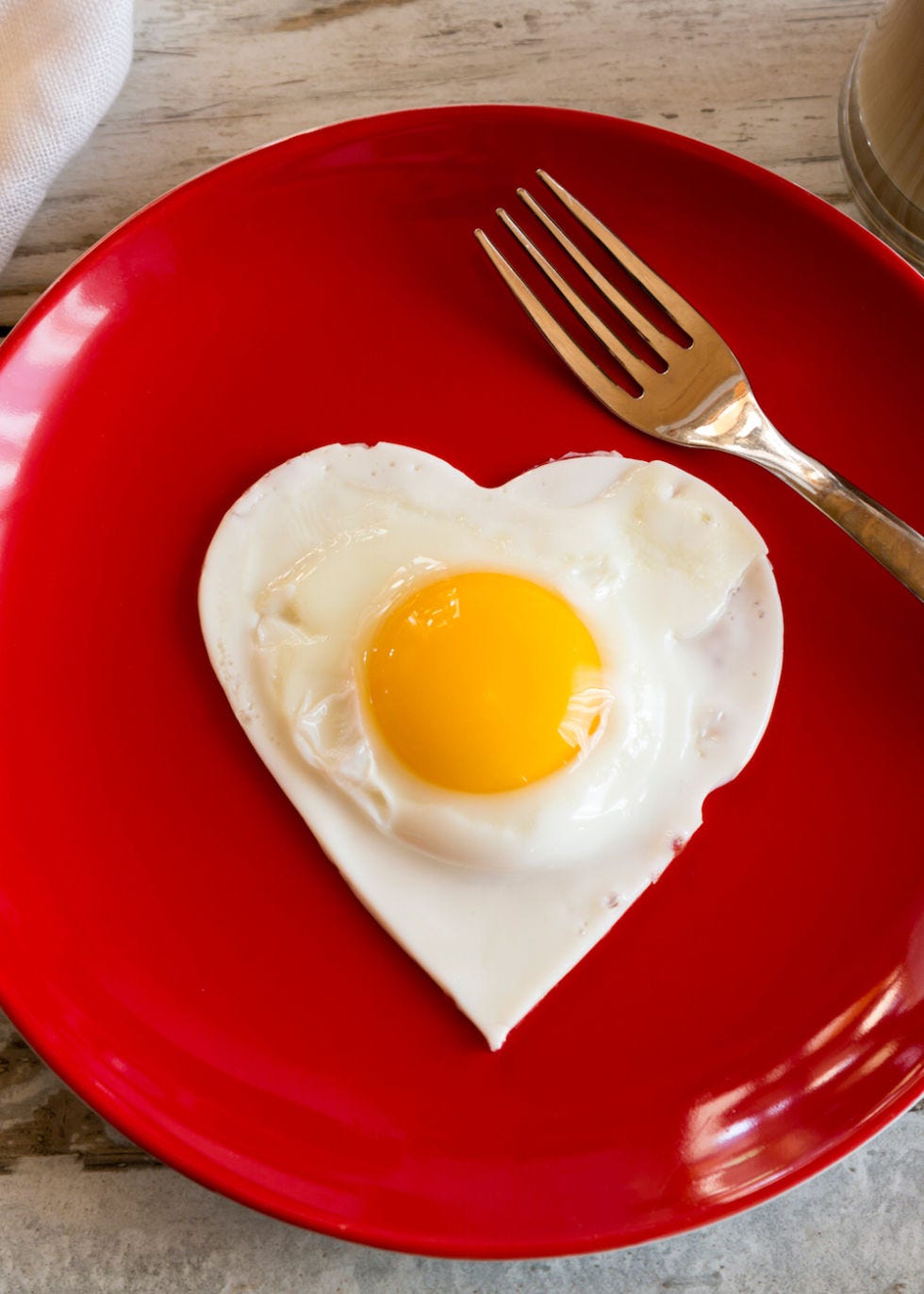 <p>To protect your eyesight, eat the yolk! It contains nutrients&nbsp;that lower your risk of cataracts and age-related eye&nbsp;degeneration.</p>