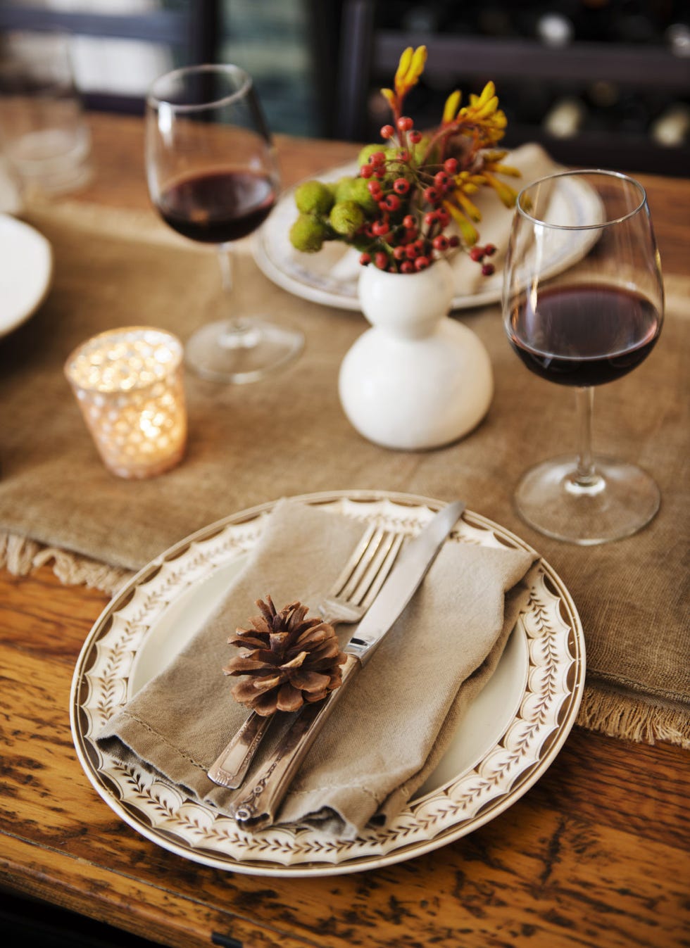 Serveware, Stemware, Dishware, Glass, Drinkware, Wine glass, Barware, Tableware, Drink, Table, 