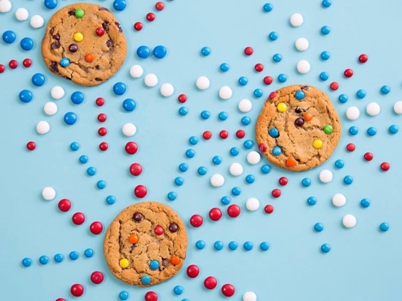 Finger food, Food, Dessert, Cookies and crackers, Biscuit, Sweetness, Cuisine, Baked goods, Recipe, Colorfulness, 