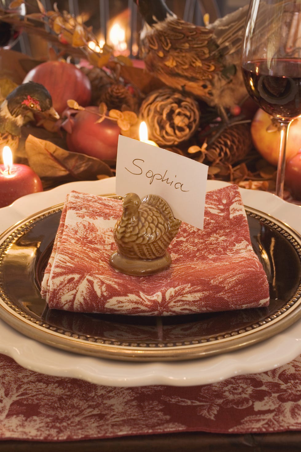 Lighting, Tableware, Candle, Serveware, Dishware, Plate, Dish, Cuisine, Barware, Sweetness, 