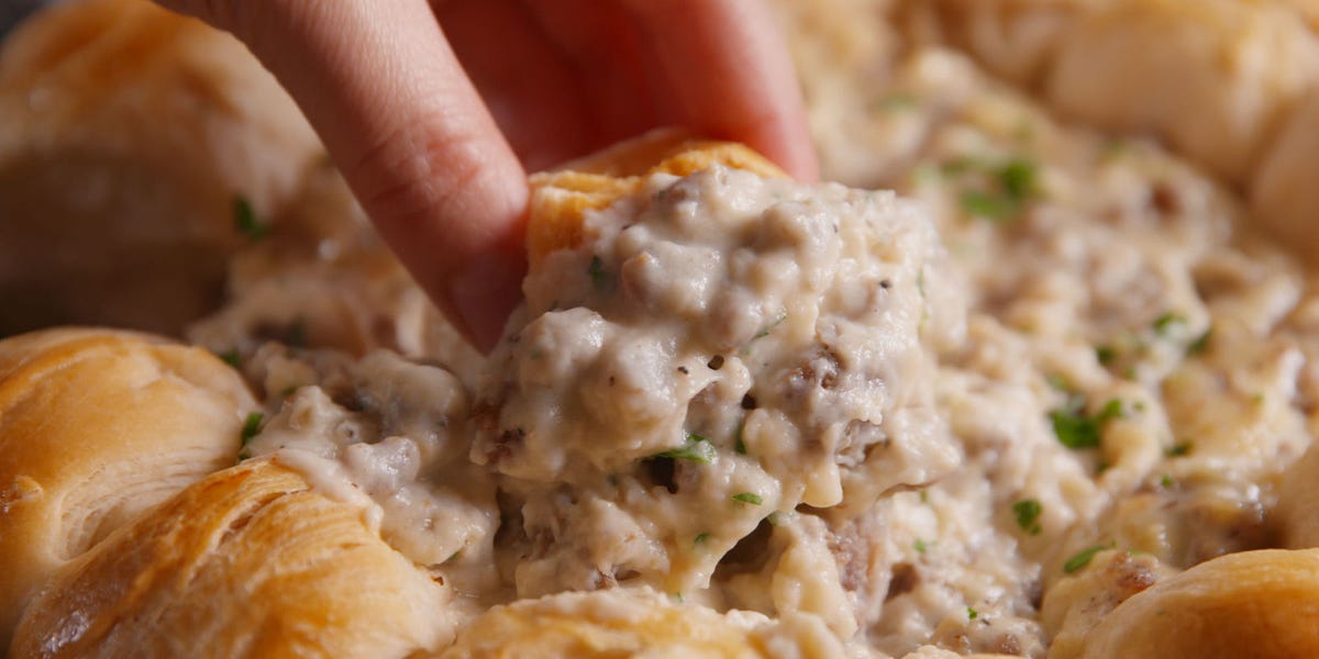 Delish Biscuits And Gravy Ring Delish Biscuits And Gravy Ring