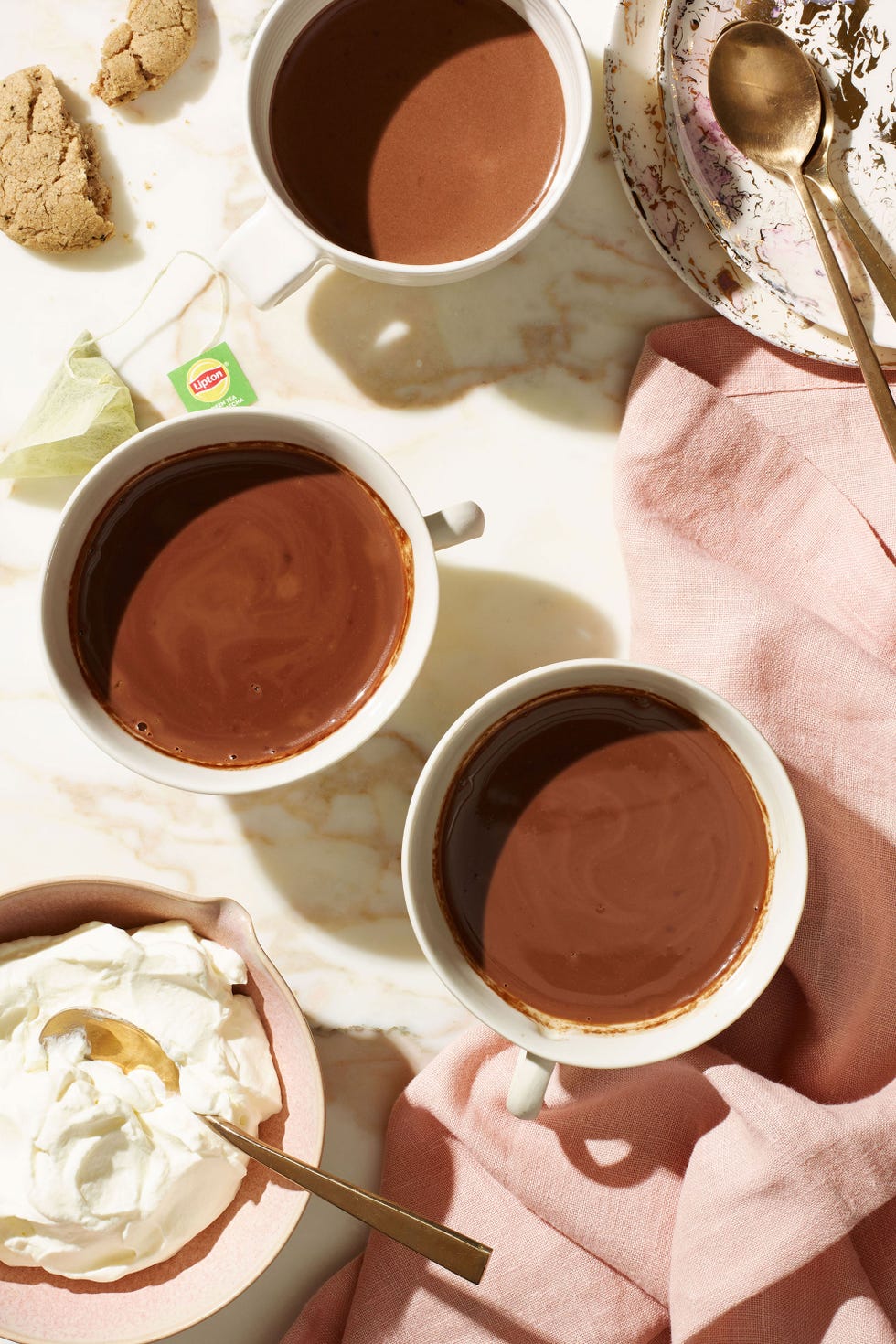 Serveware, Brown, Dishware, Food, Tableware, Ingredient, Chocolate, Maroon, Dish, Condiment, 