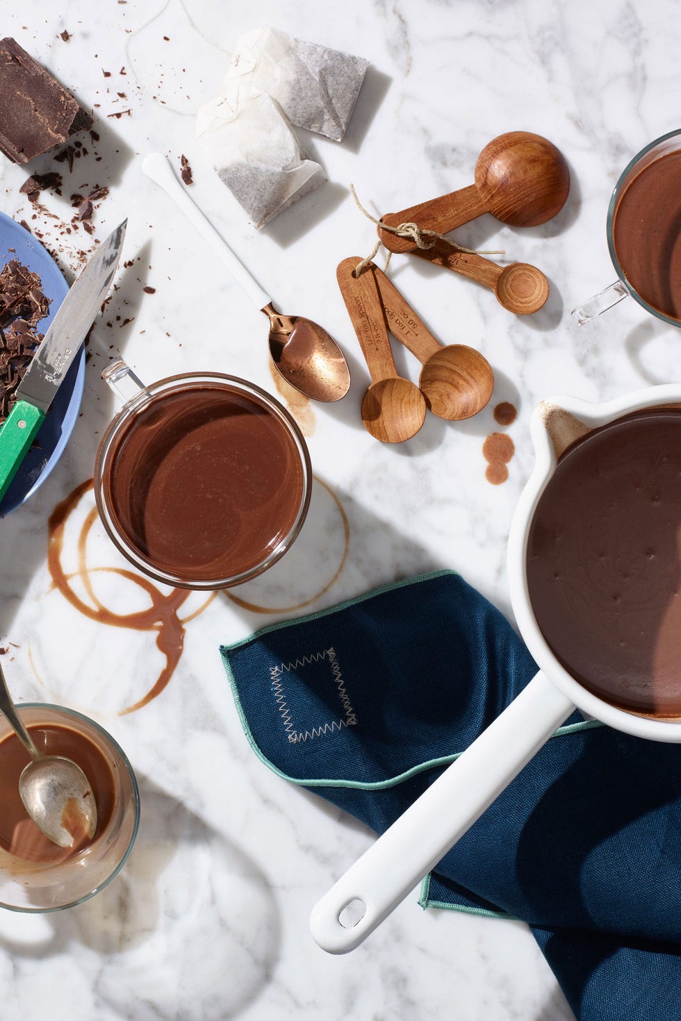 Brown, Cup, Serveware, Powder, Kitchen utensil, Chocolate, Cocoa solids, Condiment, Still life photography, Caffeine, 