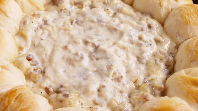 preview for This Biscuit & Gravy Ring Is The Comfort Food Your Soul Needs