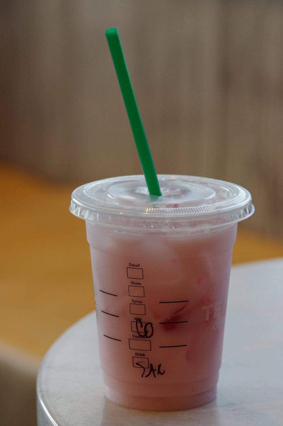 Drinking straw, Drink, Peach, Juice, Non-alcoholic beverage, Plastic, Drinkware, Fast food, Recipe, Smoothie, 