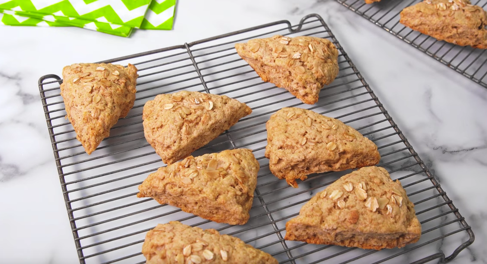 Dish, Food, Cuisine, Ingredient, Breakfast, Meal, Dessert, Scone, Baked goods, Produce, 