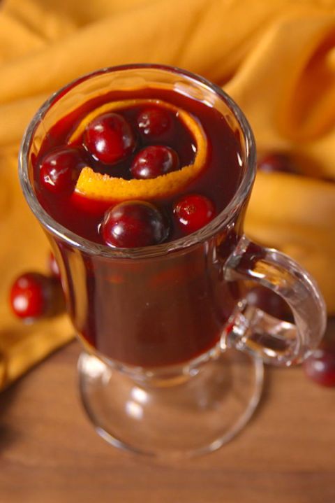 https://hips.hearstapps.com/del.h-cdn.co/assets/16/46/480x719/gallery-1479220450-delish-slow-cooker-cranberry-mulled-wine-pin1.jpg?resize=980:*