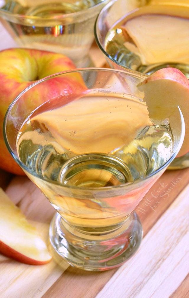Drink, Food, Ingredient, Non-alcoholic beverage, Spritzer, Apple, Dish, 