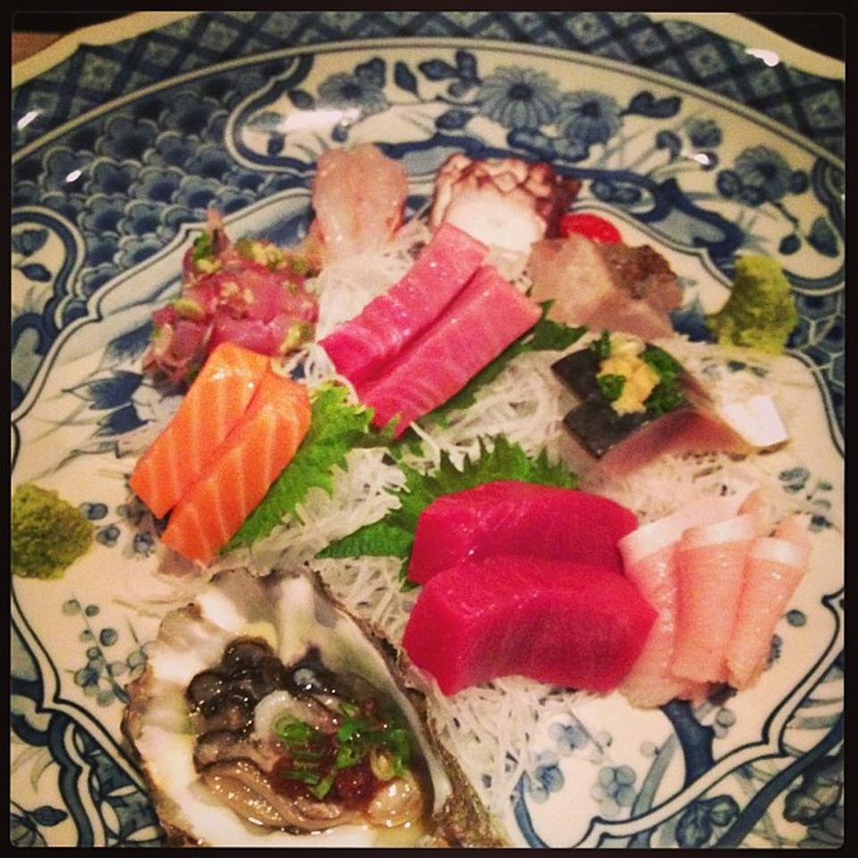 Cuisine, Food, Tableware, Dishware, Sashimi, Seafood, Fish slice, Crudo, Dish, Salmon, 