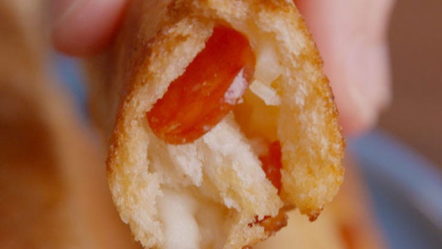 preview for Pizza + Grilled Cheese = These Amazing Pizza Dippers!
