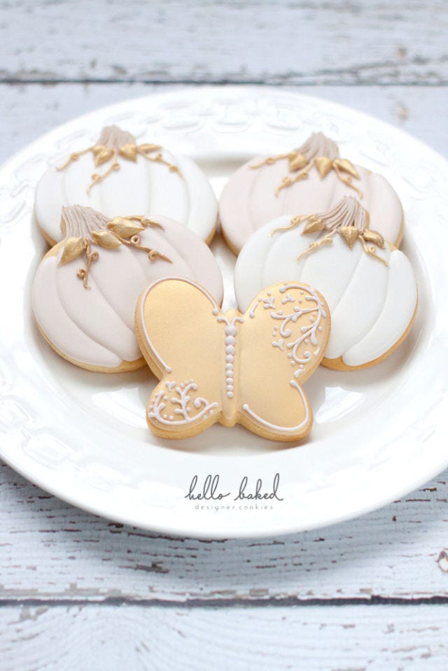 Natural material, Tan, Beige, Bridal accessory, Body jewelry, Silver, Heart, 