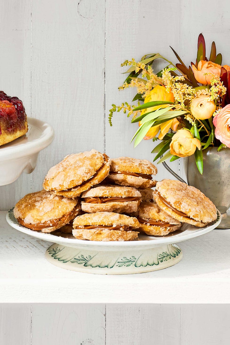 Finger food, Food, Cuisine, Serveware, Plate, Ingredient, Dish, Dishware, Tableware, Baked goods, 