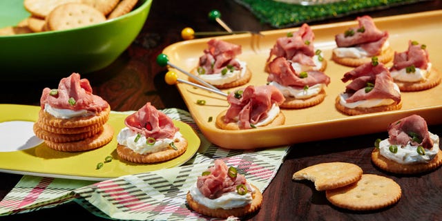 Dish, Food, Cuisine, Prosciutto, Bruschetta, Ingredient, Canapé, appetizer, Bayonne ham, Finger food, 