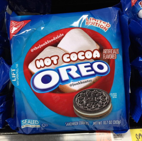 Oreo, Finger food, Sandwich Cookies, Food, Cookies and crackers, Dessert, Logo, Sweetness, Ingredient, Biscuit, 