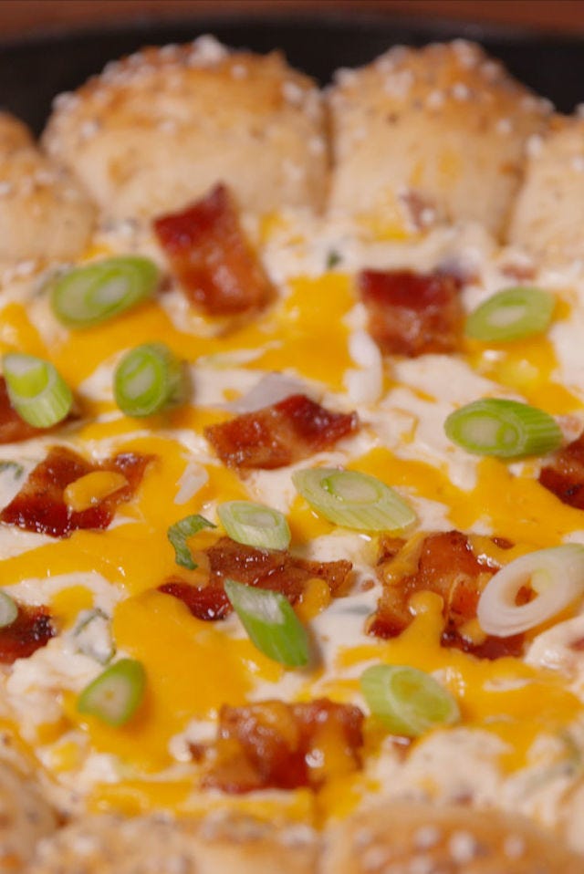 Bacon-Cheddar Bagel Ring