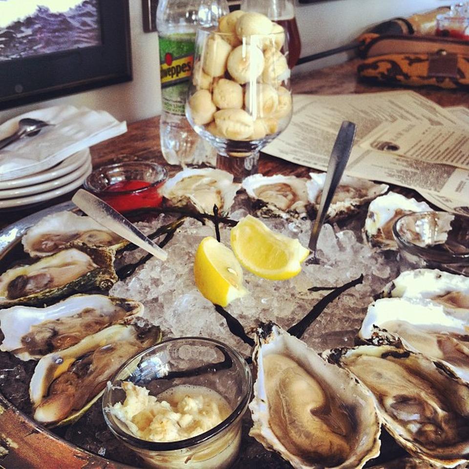 Food, Oyster, Lemon, Ingredient, Tableware, Bivalve, Citrus, Produce, Seafood, Meal, 