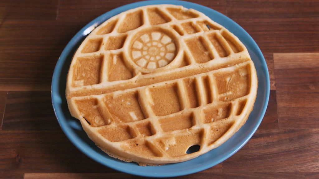 https://hips.hearstapps.com/del.h-cdn.co/assets/16/50/1024x576/hd-aspect-1481660348-delish-death-star-waffles-004.jpg?resize=1200:*