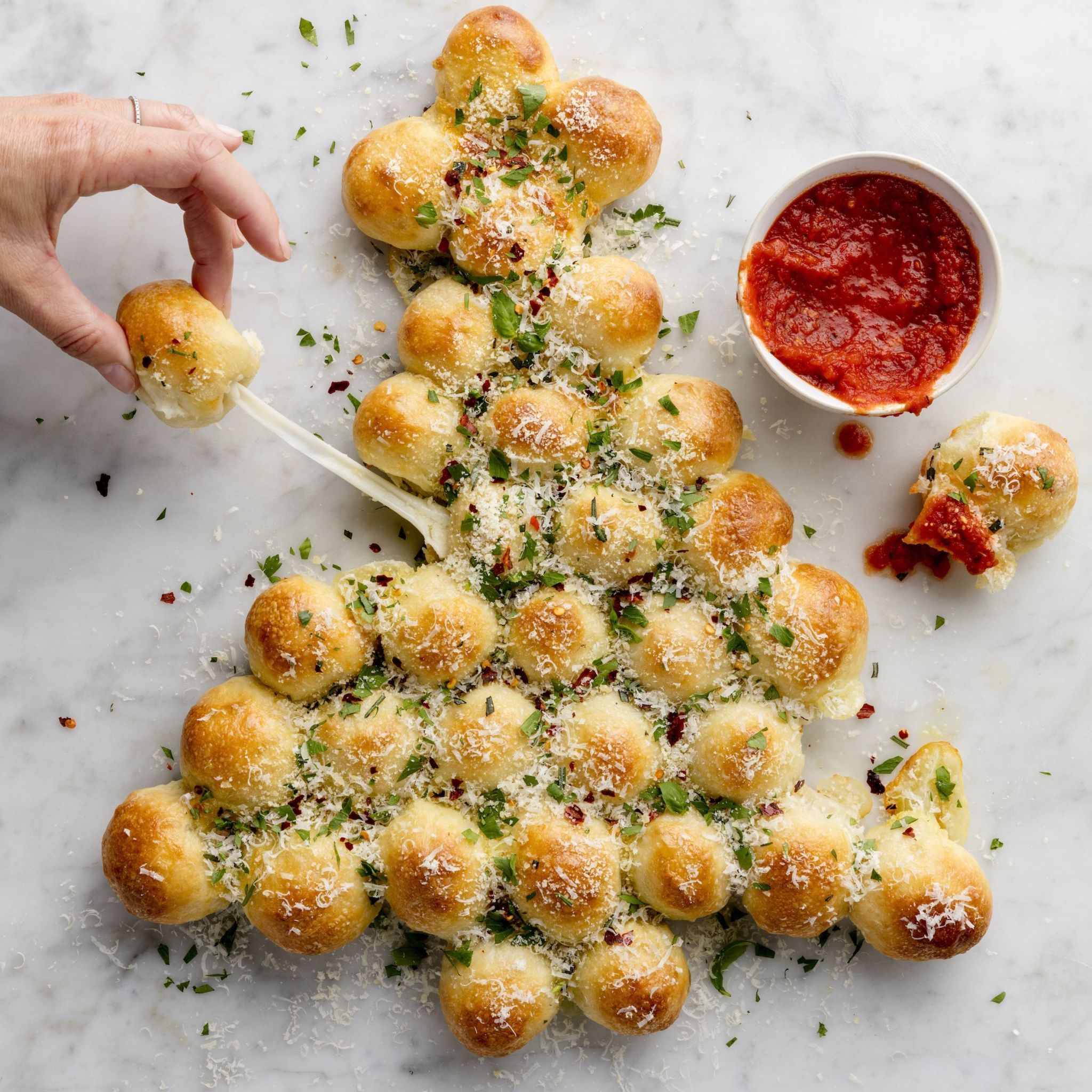 This Pull-Apart Christmas Tree Will Be The Star Of Every Holiday Party