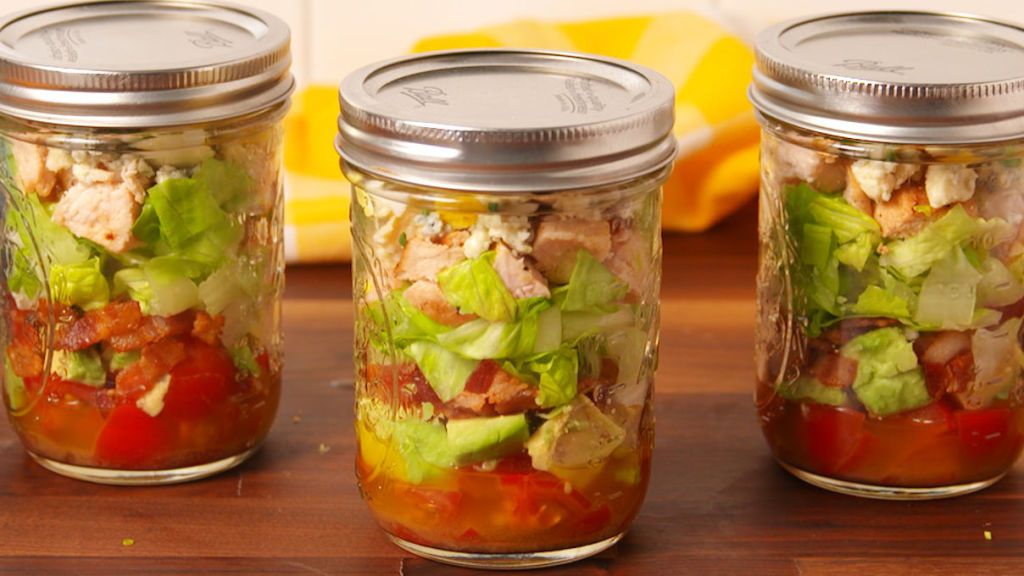 https://hips.hearstapps.com/del.h-cdn.co/assets/16/51/1024x576/hd-aspect-1482443750-delish-cobb-salad-in-a-jar-01.jpg