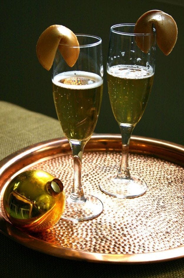 Drinkware, Glass, Drink, Liquid, Stemware, Barware, Alcohol, Alcoholic beverage, Tableware, Beer, 