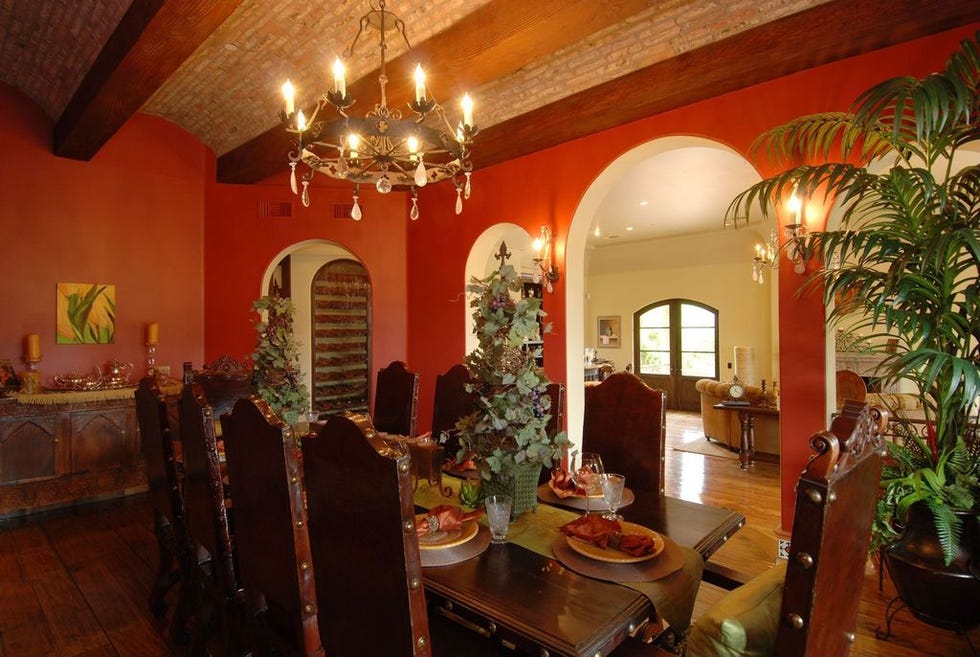 Room, Property, Dining room, Building, Interior design, Ceiling, Real estate, Furniture, Table, Home, 