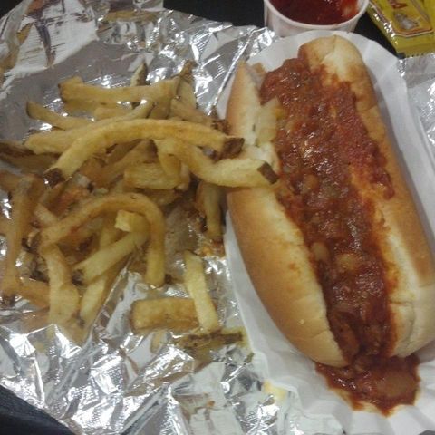 Dish, Food, Fast food, Junk food, Cuisine, Ingredient, French fries, Fried food, Coney island hot dog, Chili dog, 