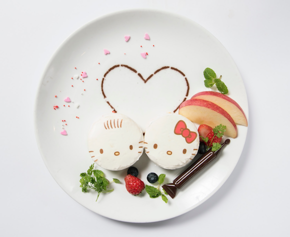 Dishware, Fruit, Serveware, Produce, Strawberries, Natural foods, Sweetness, Strawberry, Garnish, Plate, 