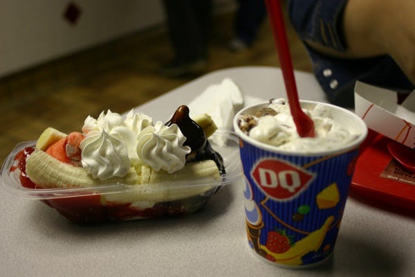 Food, Ice cream, Sundae, Frozen dessert, Whipped cream, Dessert, Gelato, Cuisine, Cream, Dish, 