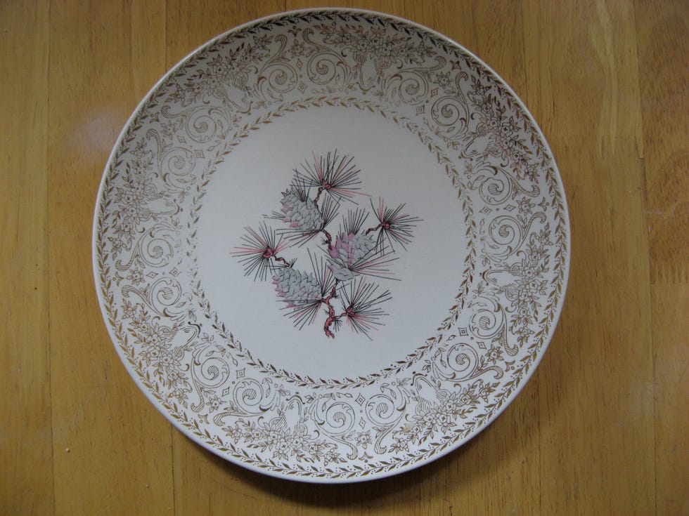 Serveware, Dishware, Pattern, Plate, Porcelain, Hardwood, Circle, Ceramic, Platter, Wood stain, 