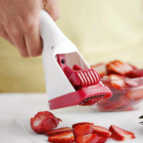Finger, Food, Sweetness, Fruit, Ingredient, Produce, Natural foods, Strawberry, Strawberries, Frutti di bosco, 