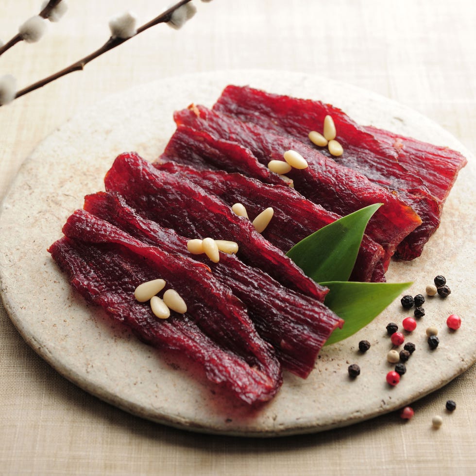 Food, Ingredient, Beef, Dishware, Red meat, Animal product, Ostrich meat, Kitchen utensil, Dish, Pastrami, 