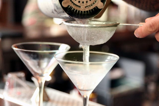 Drinkware, Glass, Stemware, Martini glass, Fluid, Liquid, Tableware, Barware, Cocktail, Alcoholic beverage, 