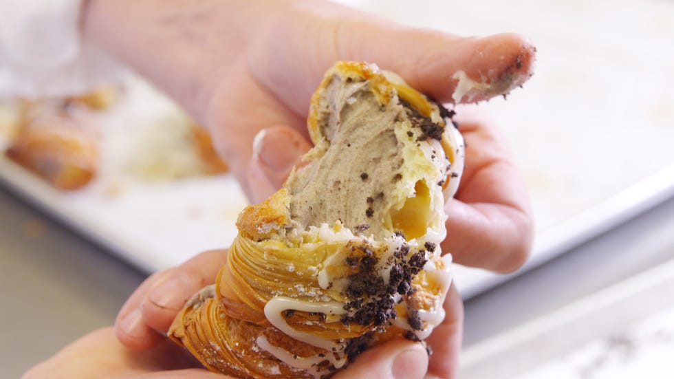 delish-cake-boss-lobster-tails-01