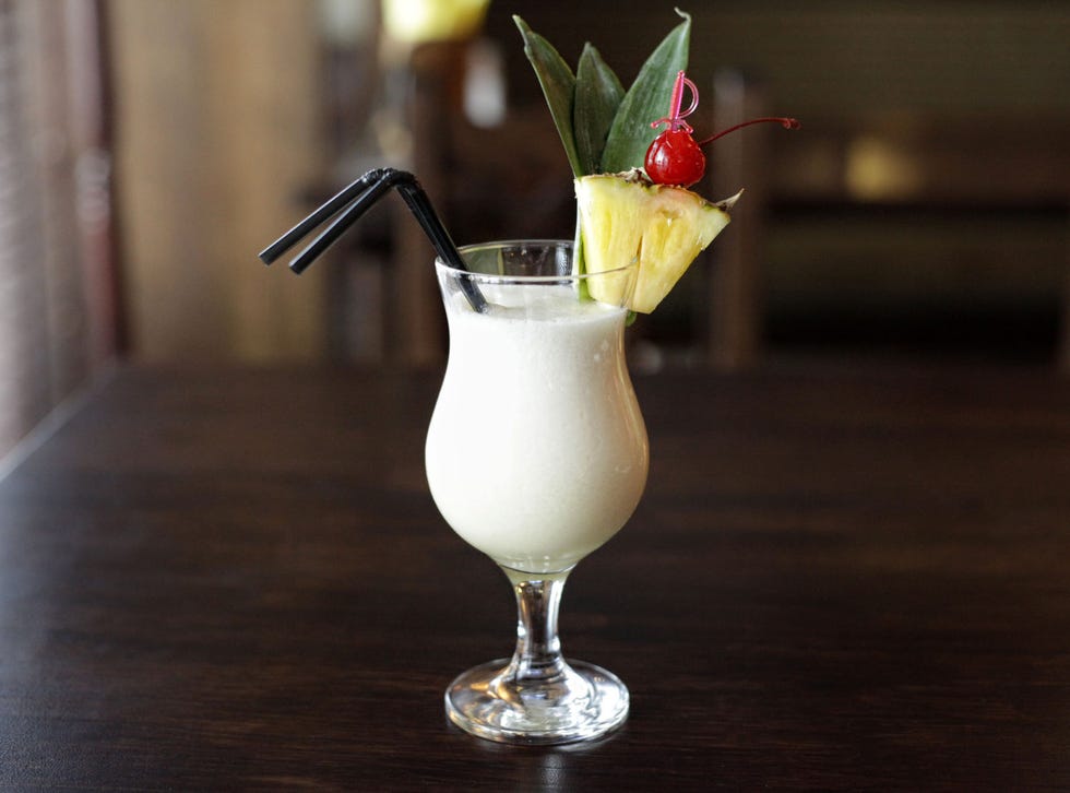 Glass, Drinkware, Serveware, Drink, Cocktail, Liquid, Fruit, Tableware, Cocktail garnish, Stemware, 