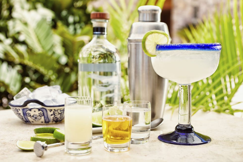 Drinkware, Bottle, Serveware, Fluid, Drink, Glass, Liquid, Alcoholic beverage, Tableware, Glass bottle, 