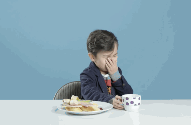 Cuisine, Tableware, Dishware, Plate, Dish, Serveware, Sitting, Snack, Comfort food, Baked goods, 
