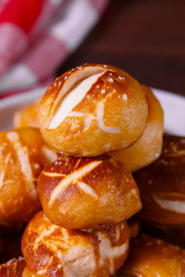Dish, Food, Cuisine, Choux pastry, Ingredient, Baked goods, Profiterole, Dessert, Bun, Staple food, 