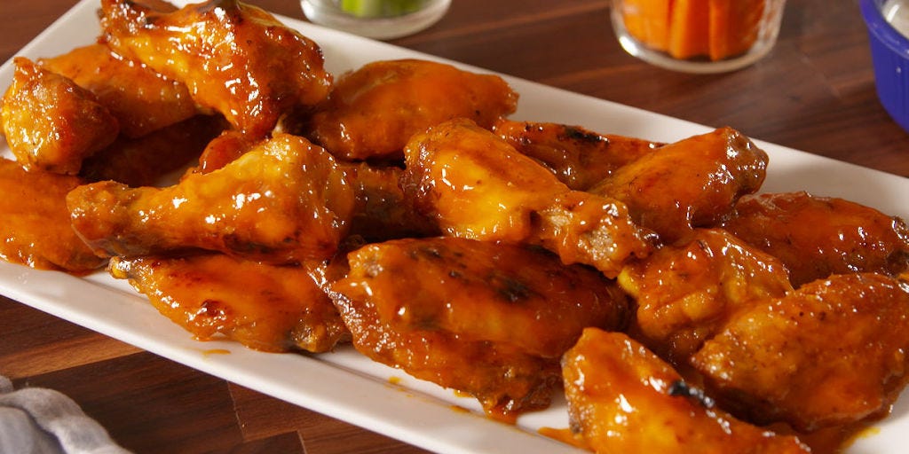 How to make buffalo wings sauce 7. Dipping Sauce. Half the fun of BBQ wings is the dipping sauce. You can buy vegan ranch and blue cheese dressings for dipping or you can make your own.